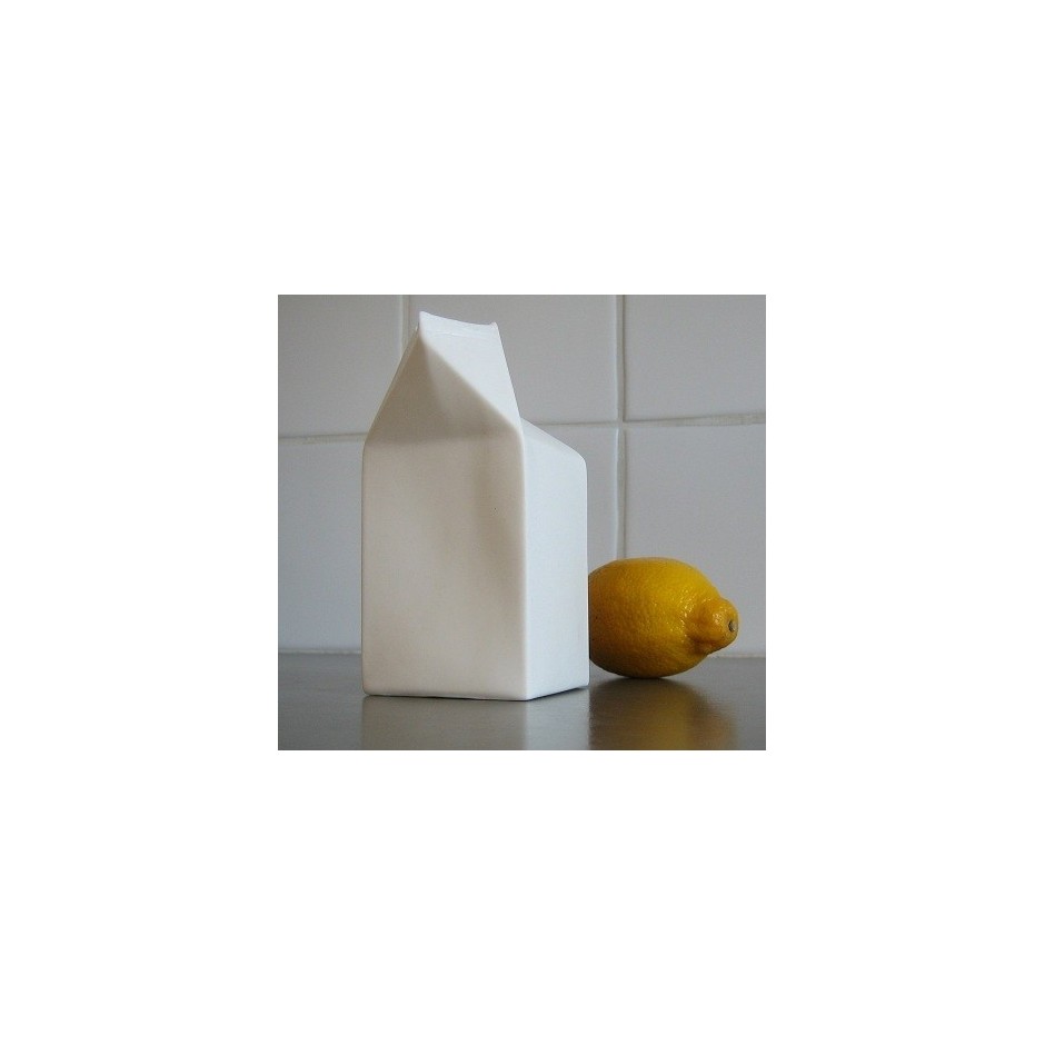 Porcelain Cream Carton, carafe vase en porcelaine Porcelain Cream Carton, carafe vase en porcelaine