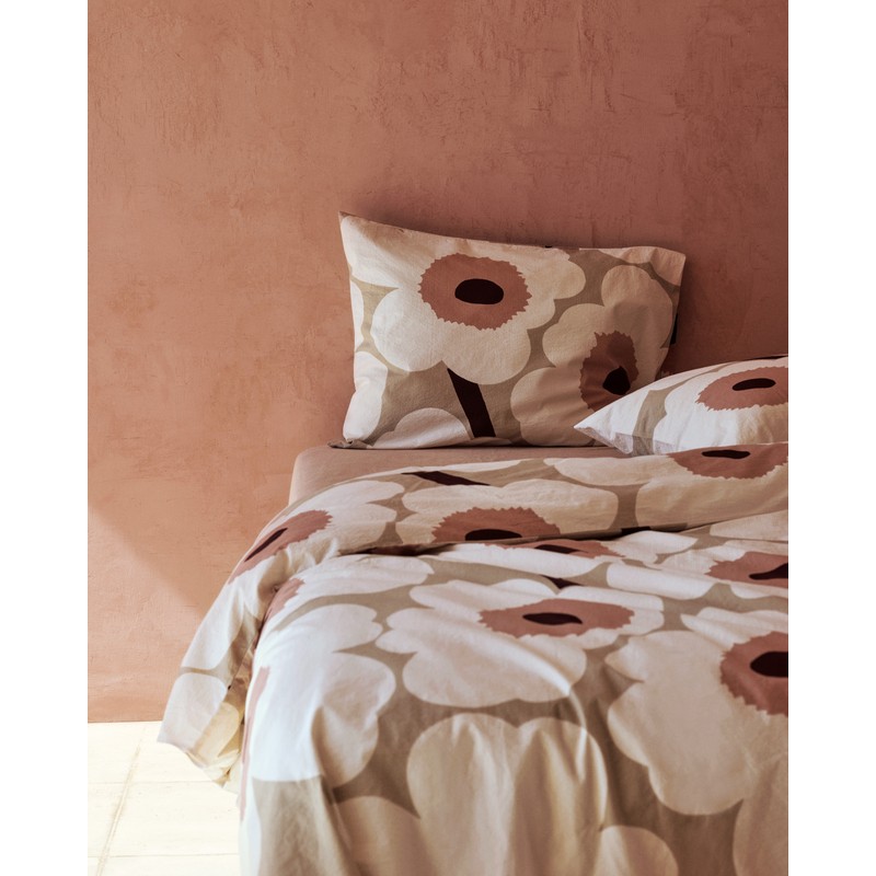 Unikko housse de couette pour deux personnes Marimekko. Coloris poudrés et doux, rose et beige. Dimensions 220 X 240 cm